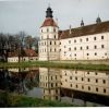 1 schlossmitwassergraben (650x459)